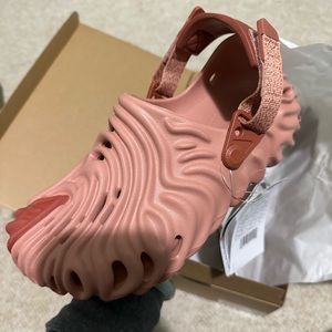 SALEHE BEMBURY KUWATA CROCS